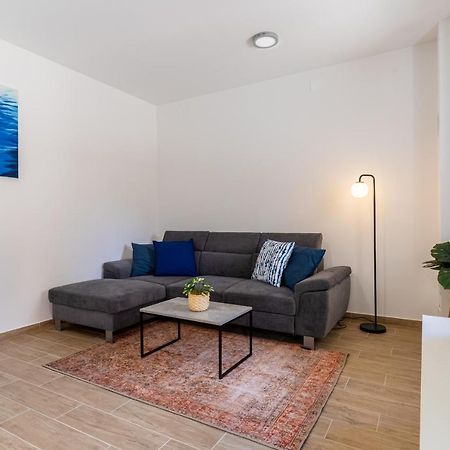 Apartment Blue Monstera เซรส ภายนอก รูปภาพ