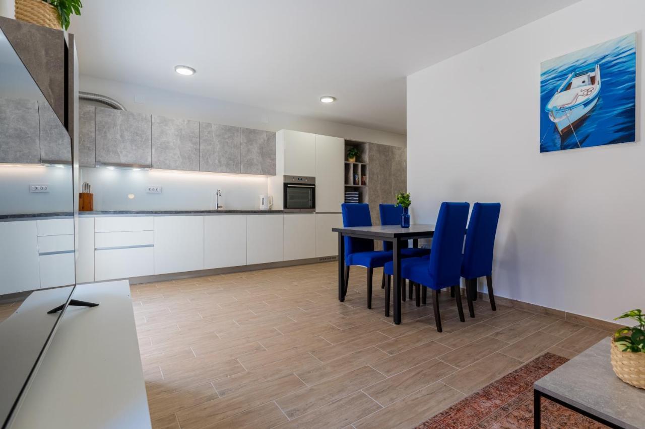 Apartment Blue Monstera เซรส ภายนอก รูปภาพ