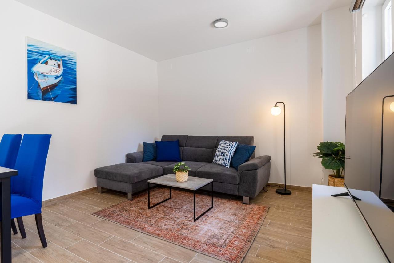 Apartment Blue Monstera เซรส ภายนอก รูปภาพ