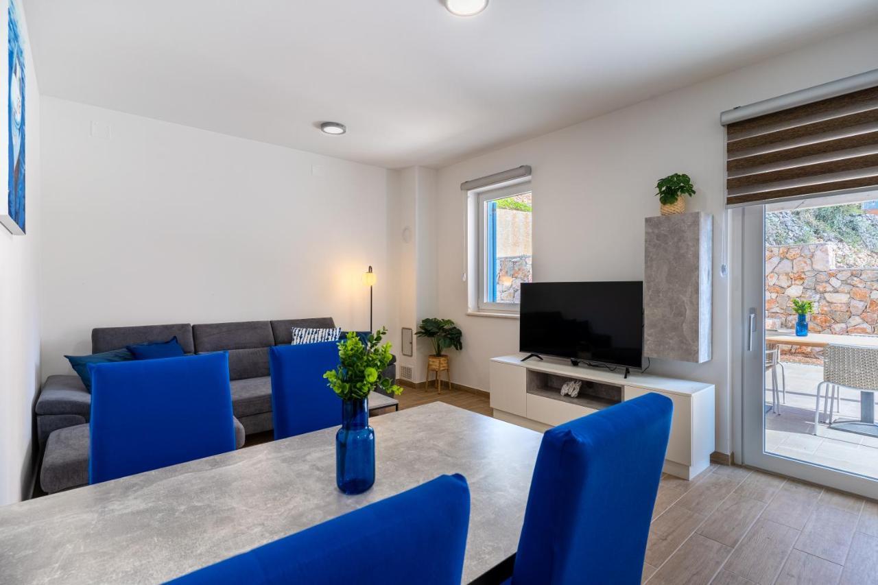 Apartment Blue Monstera เซรส ภายนอก รูปภาพ