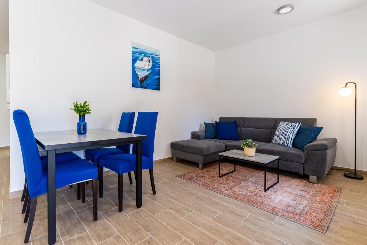Apartment Blue Monstera เซรส ภายนอก รูปภาพ